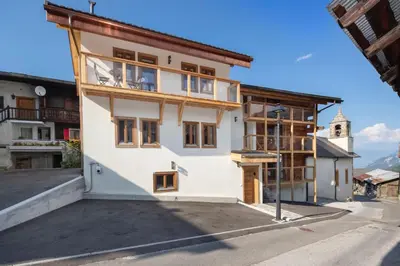 Das Gebäude in dem sich die Ferienwohnung befindet