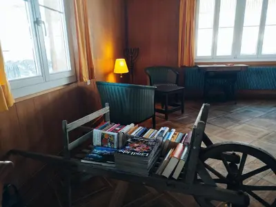 Ein Sitzbereich in der Unterkunft Sonnenhof - Wengens Original Kurhaus