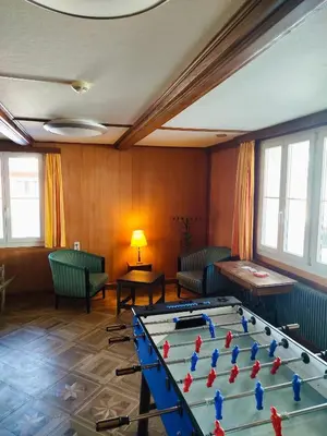 Eine Spielezimmer in der Unterkunft Sonnenhof - Wengens Original Kurhaus