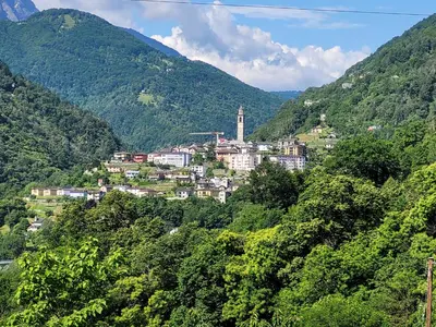 Ein allgemeiner Bergblick oder ein Berglick von des Hotels aus