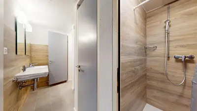 Ein Badezimmer in der Unterkunft Chalet de l Ours AUTHENTIC Etage Valerie 12 pers