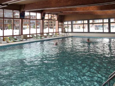 Der Swimmingpool an oder in der Nähe von Studio Résidence Dixence-3 by Interhome