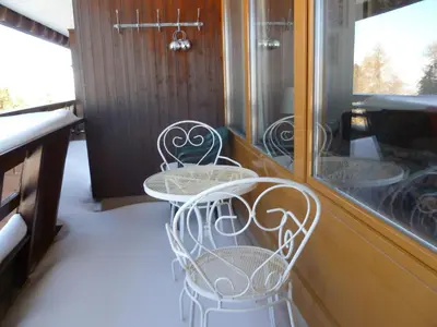 Ein Balkon oder eine Terrasse in der Unterkunft Studio Dixence 115 by Interhome