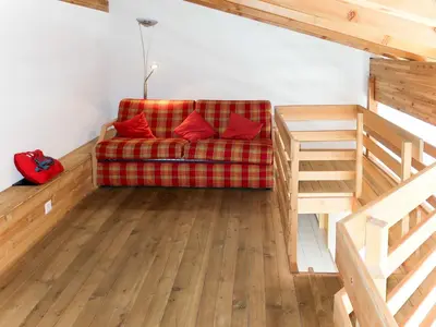 Ein Sitzbereich in der Unterkunft Apartment Les Cîmes 8 by Interhome