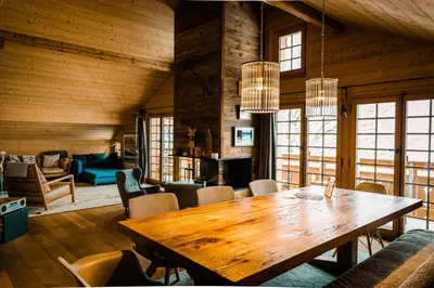 Ein Sitzbereich in der Unterkunft Chalet Caramelle