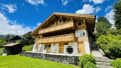 Das Gebäude in dem sich das Chalet befindet
