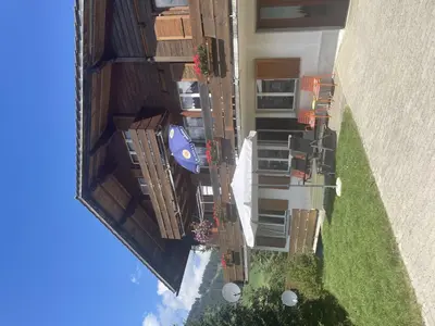 Das Gebäude in dem sich die Ferienwohnung befindet