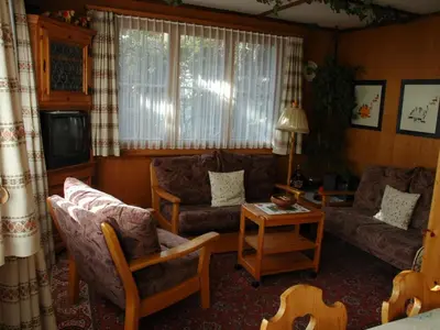 Ein Sitzbereich in der Unterkunft Apartment Bärgchutzli 1- Stock by Interhome