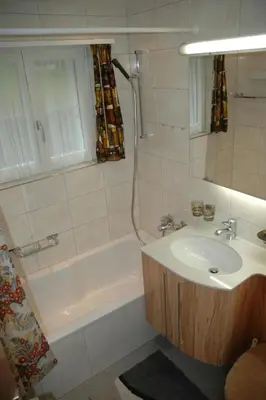Ein Badezimmer in der Unterkunft Apartment Bärgchutzli 1- Stock by Interhome