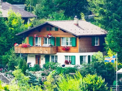 Ein Garten an der Unterkunft Apartment Bärgchutzli Parterre by Interhome