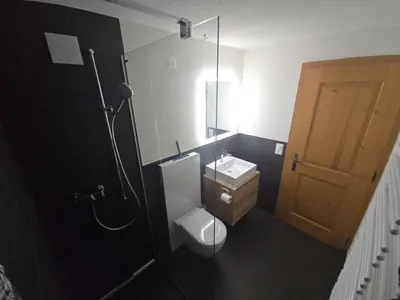 Ein Badezimmer in der Unterkunft Apartment Gletscherhorn II - Tapia by Interhome