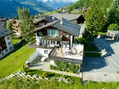 Ein allgemeiner Bergblick oder ein Berglick von der Ferienwohnung aus