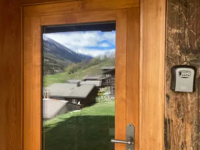 Ein allgemeiner Bergblick oder ein Berglick von des Chalets aus