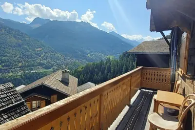 Ein allgemeiner Bergblick oder ein Berglick von des Chalets aus