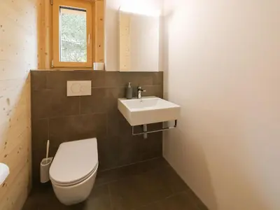 Ein Badezimmer in der Unterkunft Apartment Sparenmoos - OG - DG Nord-Ost by Interhome