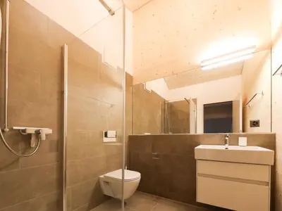 Ein Badezimmer in der Unterkunft Apartment Sparenmoos - OG - DG Nord-Ost by Interhome