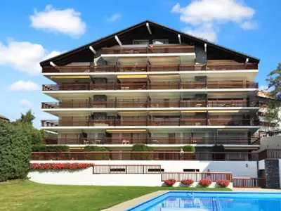 Der Swimmingpool an oder in der Nähe von Valdor Residence- Crans Montana- Swiss Alps