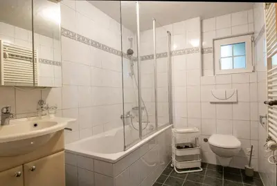 Ein Badezimmer in der Unterkunft Chalet Gsür