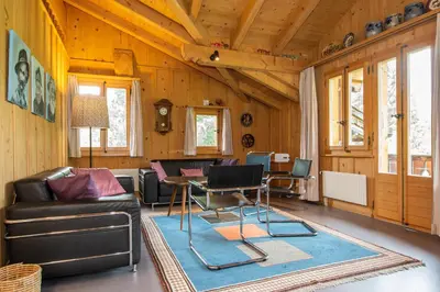 Ein Sitzbereich in der Unterkunft Chalet Meiseli