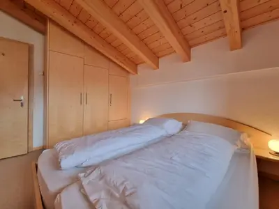 Ein Bett oder Betten in einem Zimmer der Unterkunft Snowfun B Penthouse