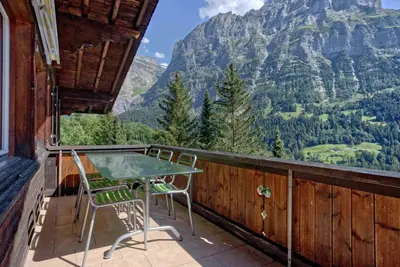 Ein allgemeiner Bergblick oder ein Berglick von der Ferienwohnung aus