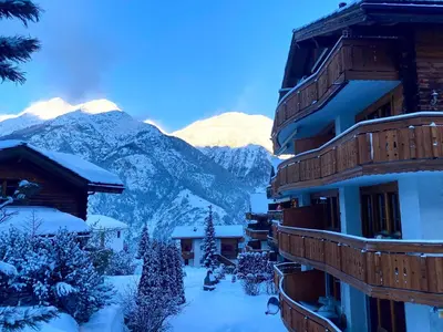 Ein allgemeiner Bergblick oder ein Berglick von der Ferienwohnung aus
