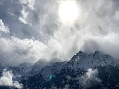 Ein allgemeiner Bergblick oder ein Berglick von der Ferienwohnung aus
