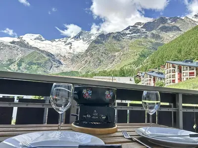 Ein allgemeiner Bergblick oder ein Berglick von der Ferienwohnung aus