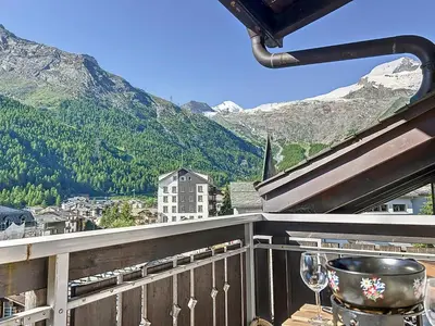Ein allgemeiner Bergblick oder ein Berglick von der Ferienwohnung aus