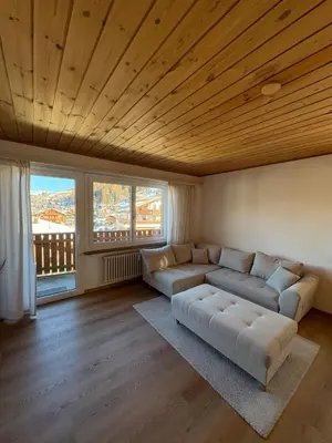 Ein Sitzbereich in der Unterkunft Sonniges Apartment im Zentrum mit Bergblick