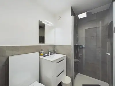 Ein Badezimmer in der Unterkunft Mountain Majesty Apartment with Stunning Views