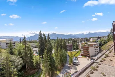 Ein allgemeiner Bergblick oder ein Berglick von der Ferienwohnung aus