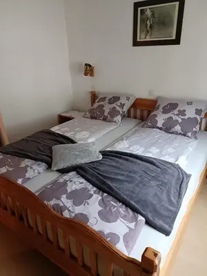 Ein Bett oder Betten in einem Zimmer der Unterkunft Kummublick Täsch, Nähe Zermatt