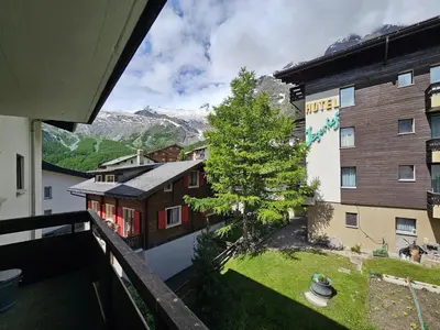 Ein allgemeiner Bergblick oder ein Berglick von der Ferienwohnung aus