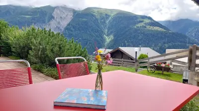 Ein allgemeiner Bergblick oder ein Berglick von der Ferienwohnung aus