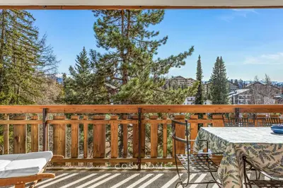 Ein Balkon oder eine Terrasse in der Unterkunft Maison Alpina l Golf l By CosyHome