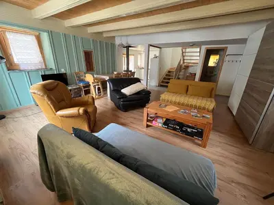 Ein Sitzbereich in der Unterkunft Historische Maisonettewohnung bis 10 Gäste, Magic Pass Belalp, Rosswald und mehr