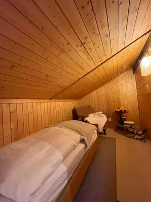 Ein Bett oder Betten in einem Zimmer der Unterkunft Family holiday Chalet S'Zähni
