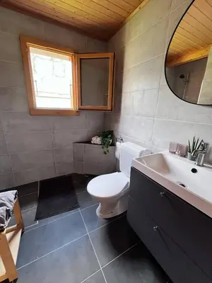 Ein Badezimmer in der Unterkunft Family holiday Chalet S'Zähni