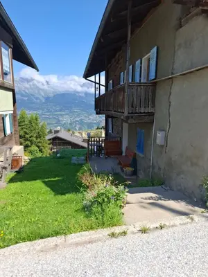 Ein allgemeiner Bergblick oder ein Berglick von der Ferienwohnung aus