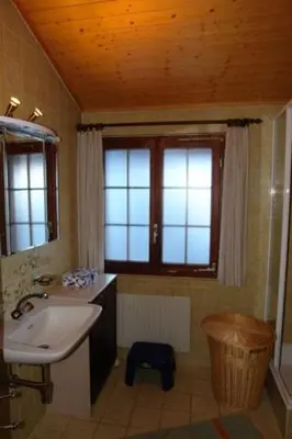 Ein Badezimmer in der Unterkunft Chalet le Colinet
