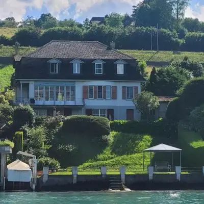 Wunderschöne Villa mit Privatstrand