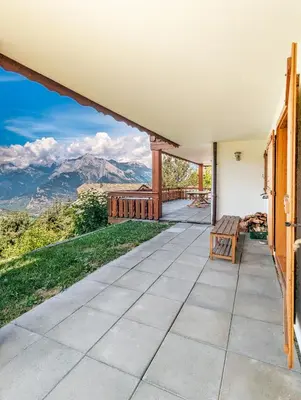 Ein allgemeiner Bergblick oder ein Berglick von der Ferienwohnung aus