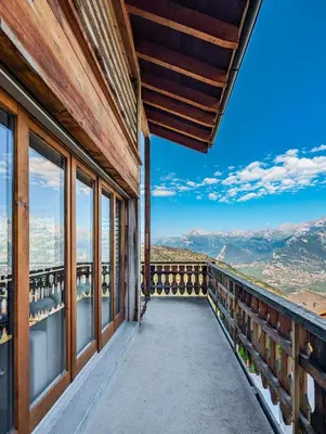 Ein allgemeiner Bergblick oder ein Berglick von der Ferienwohnung aus