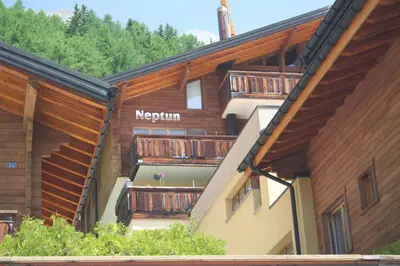 Das Gebäude in dem sich die Ferienwohnung befindet