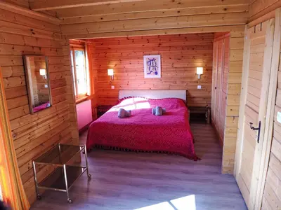 Ein Bett oder Betten in einem Zimmer der Unterkunft Chalet Sans Nom by Interhome