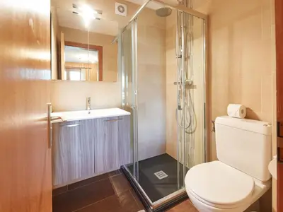 Ein Badezimmer in der Unterkunft Chalet Lilas by Interhome