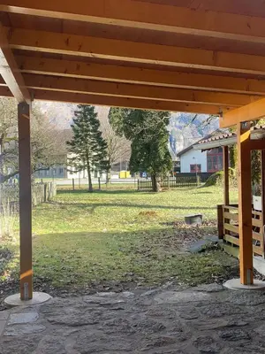 Ein Garten an der Unterkunft Haus Balm