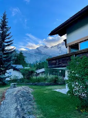 Ein allgemeiner Bergblick oder ein Berglick von der Ferienwohnung aus
