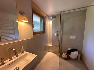 Ein Badezimmer in der Unterkunft Turquino Loft - Duplex 4 Bedroom Chalet in Zermatt